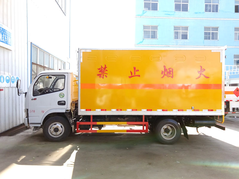 多利卡4.1米(3.4噸)雜項危險品廂式車